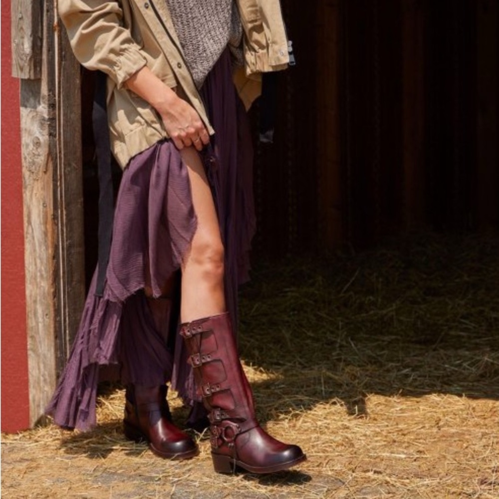 Women's Black Buckle Knee-High Boots - Picture 5 of 5